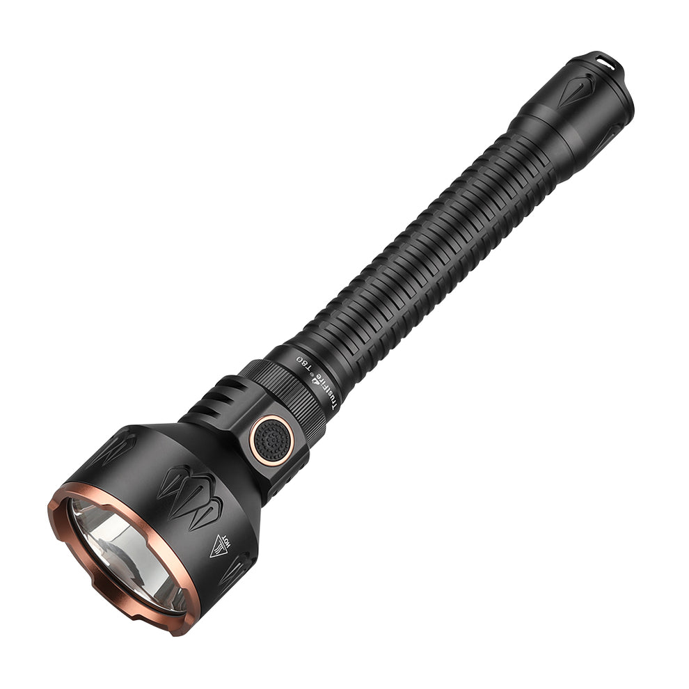 T80 TACTICAL FLASHLIGHT WITH A MAXIMUM OUTPUT OF 3800 LUMENS AND A RAN
